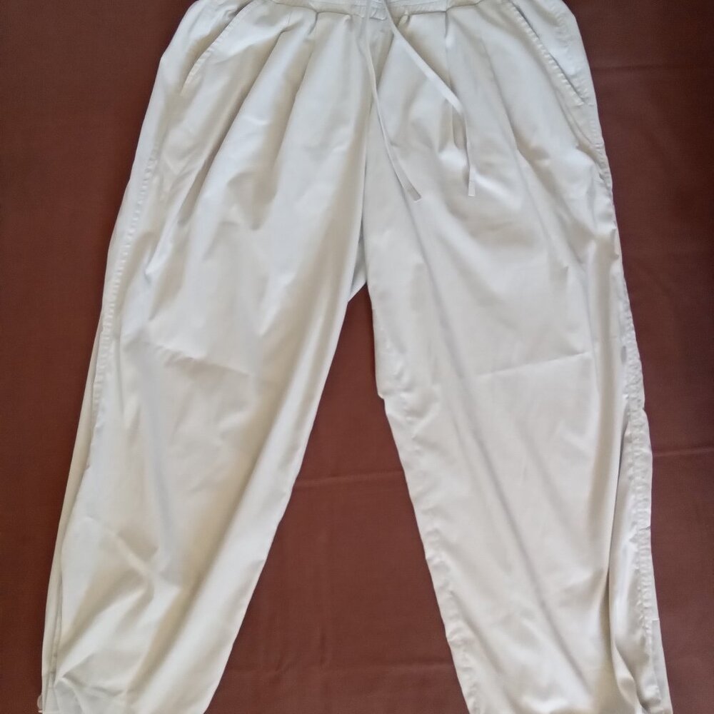 Women's Athleta, parachute sports functional pants, biege, size 4P.